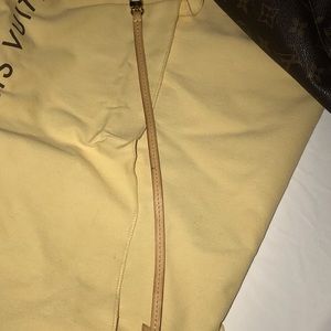 Lv clasp strap